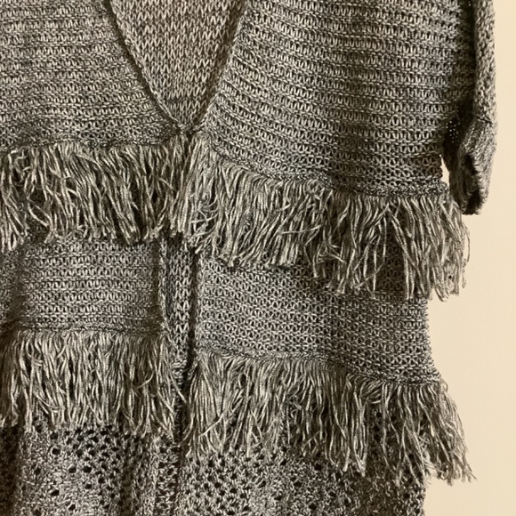 Ladies short sleeve sweater with fringe trim. Peck & Peck - Picture 3 of 4